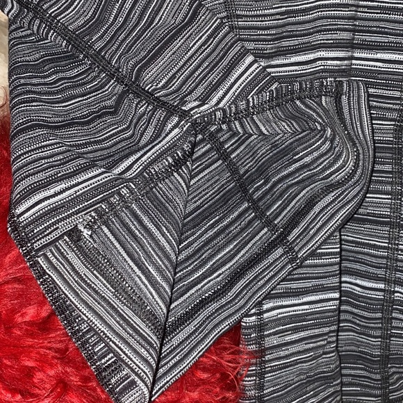 Lululemon Gather & Crow ll Cropped Leggings Sz 4 - Picture 6 of 9